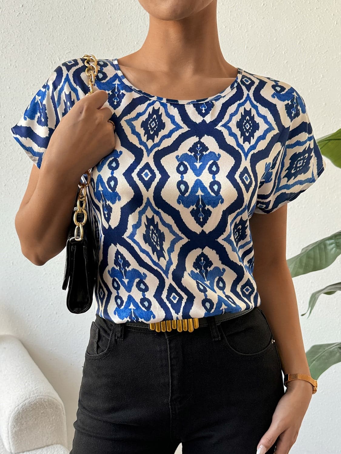 Printed Round Neck Short Sleeve Blouse.