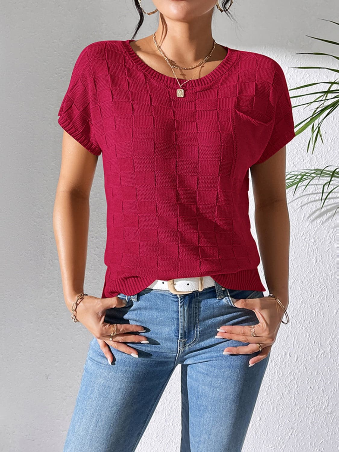 Round Neck Short Sleeve Knit Top.