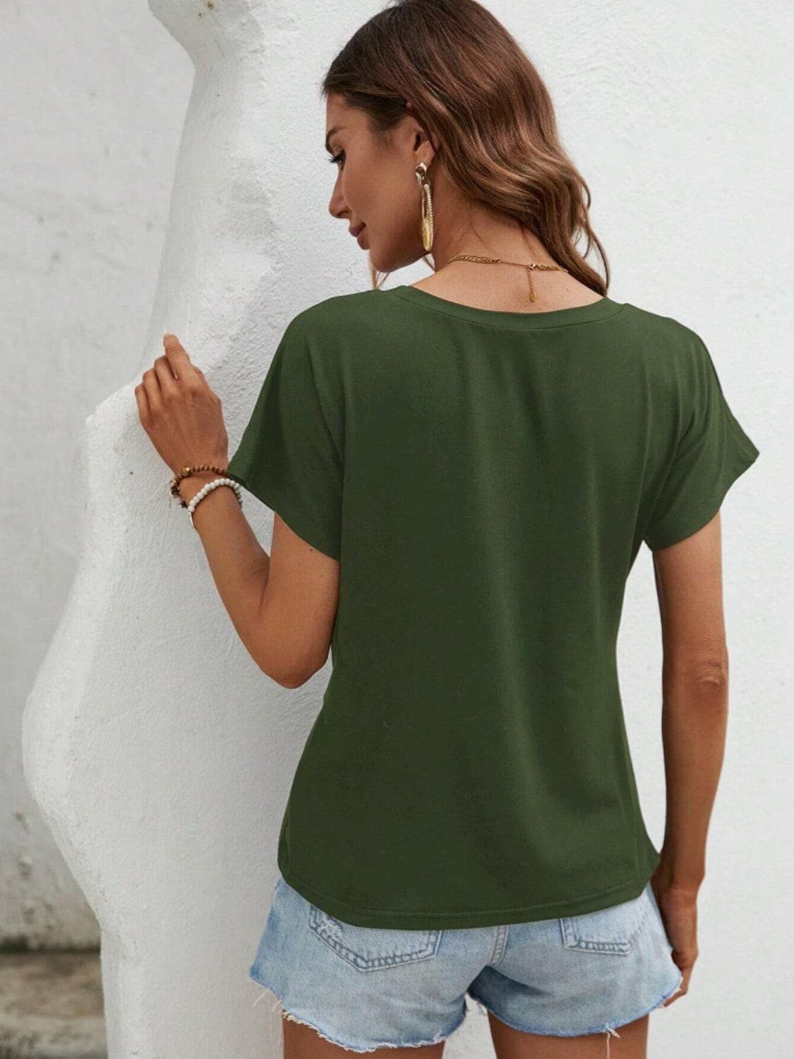 Asymmetric Hem Round Neck T-Shirt.