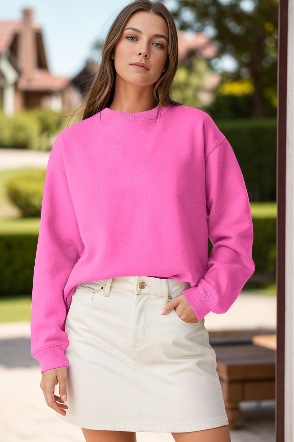 Round Neck Long Sleeve Sweatshirt.