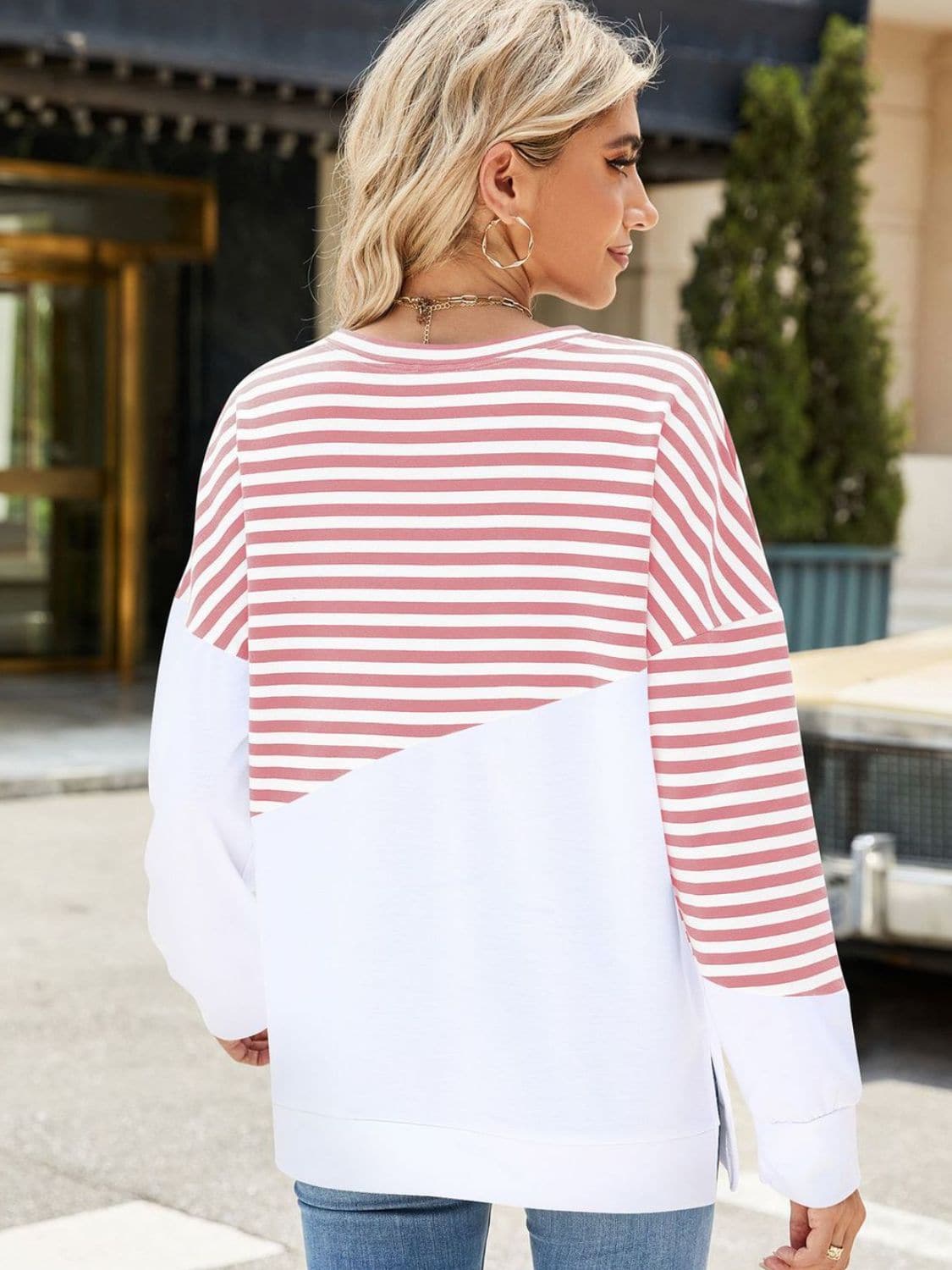 Slit Contrast Striped Long Sleeve Sweatshirt.