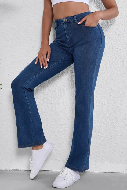 Classic straight jeans with functional pockets