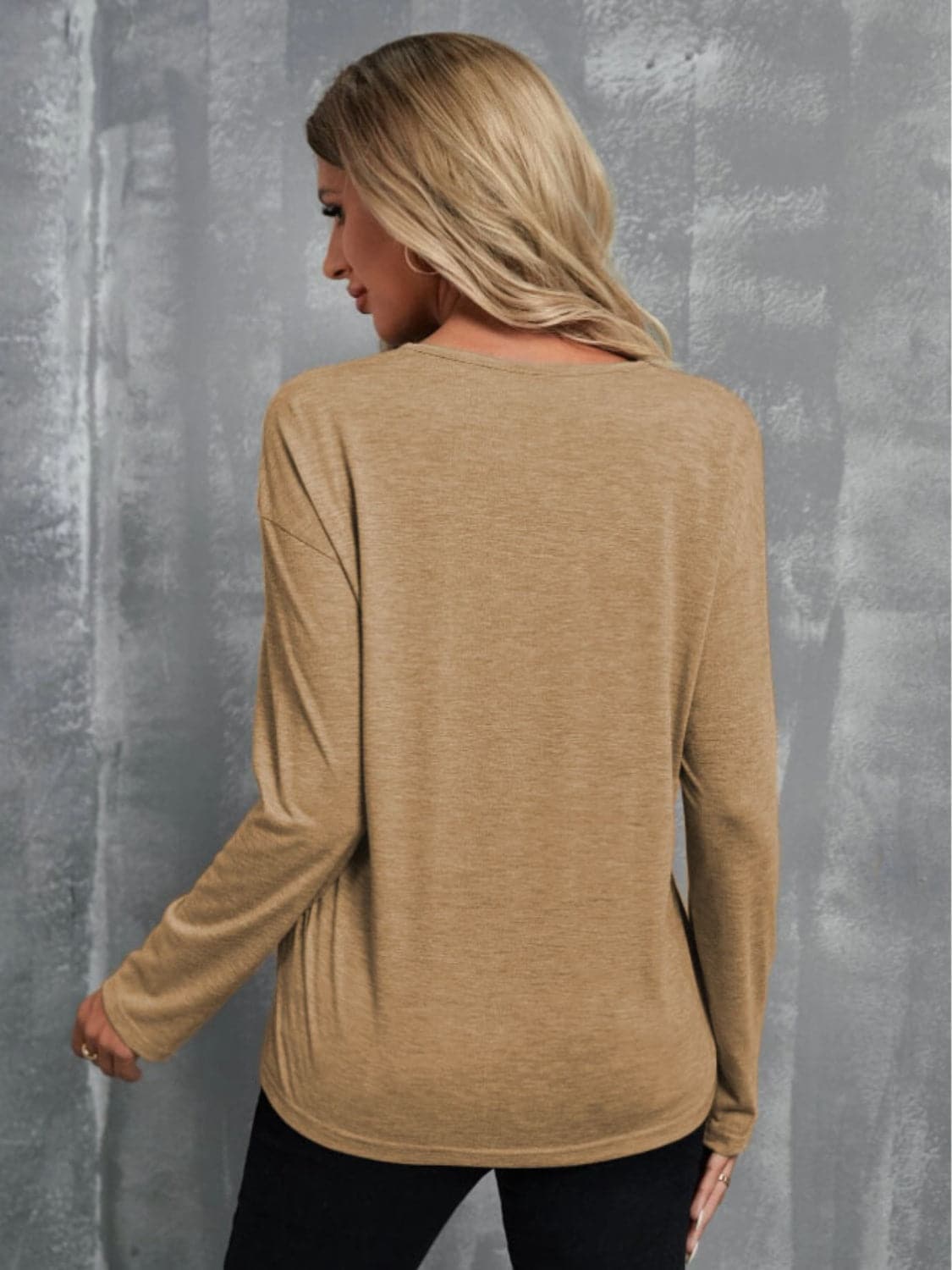 Chic v-neck long sleeve t-shirt