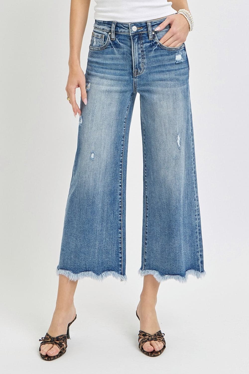 Risen High Rise Cropped Flare JeansRisen High Rise Cropped Flare Jeans

Elevate your denim game with the Risen High Rise Cropped Flare Jeans, a quintessential addition to any fashion-forward wardrobe.Love Salve Risen High Rise Cropped Flare JeansJeans