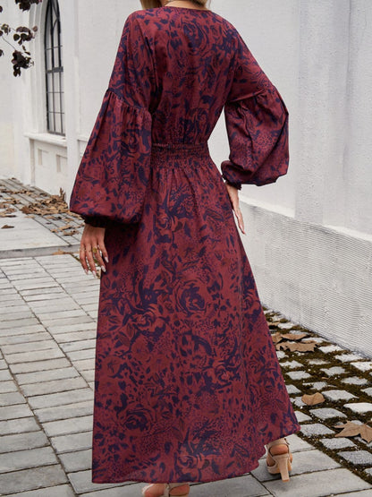 Elegant midi dress with long sleeves