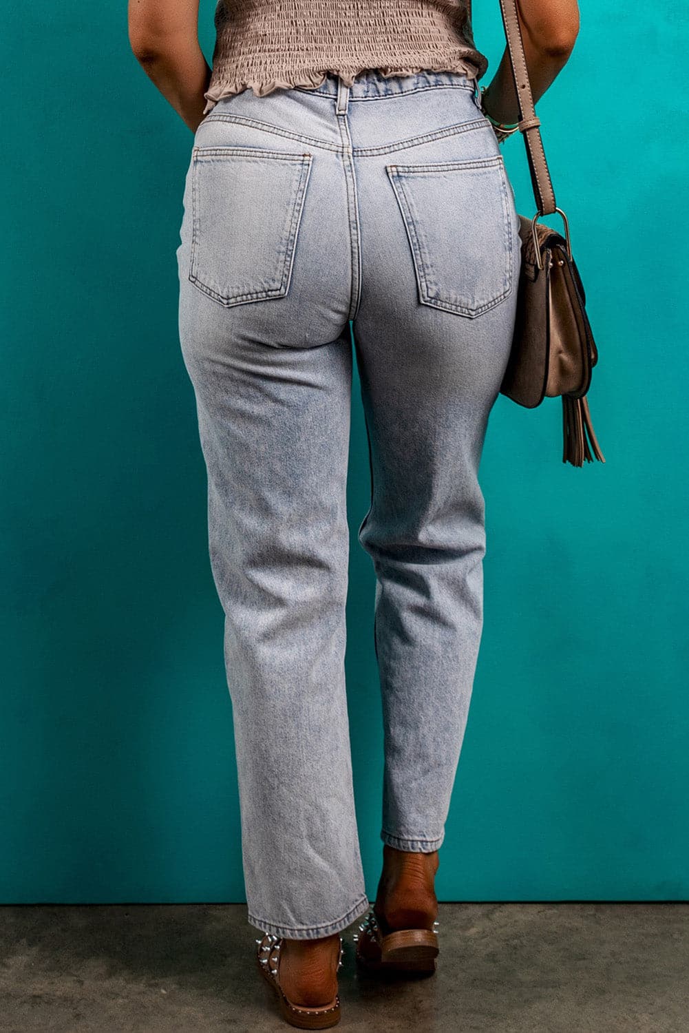 Pocketed Mid-Rise Waist Jeans.