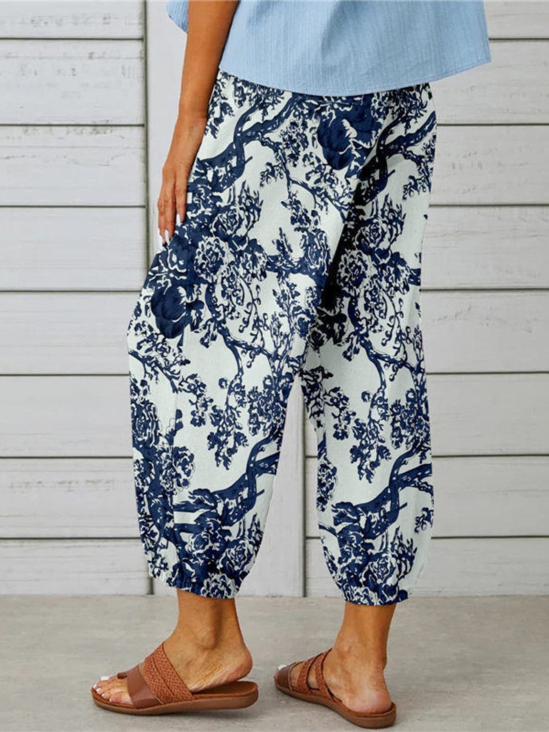 Printed Tied Cropped Pants.