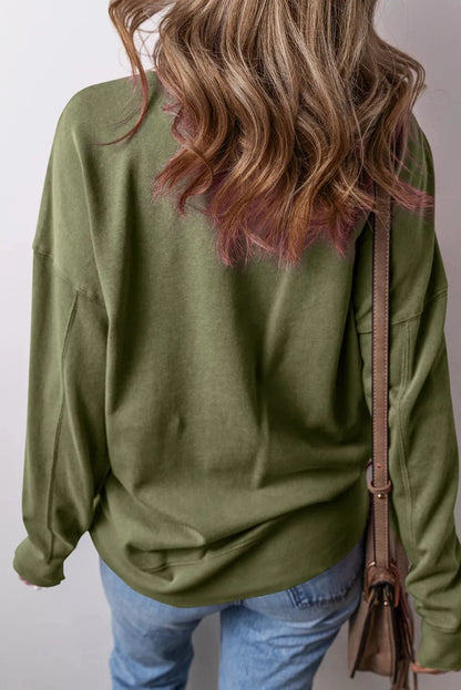 Cozy classic round neck sweatshirt with long sleeves