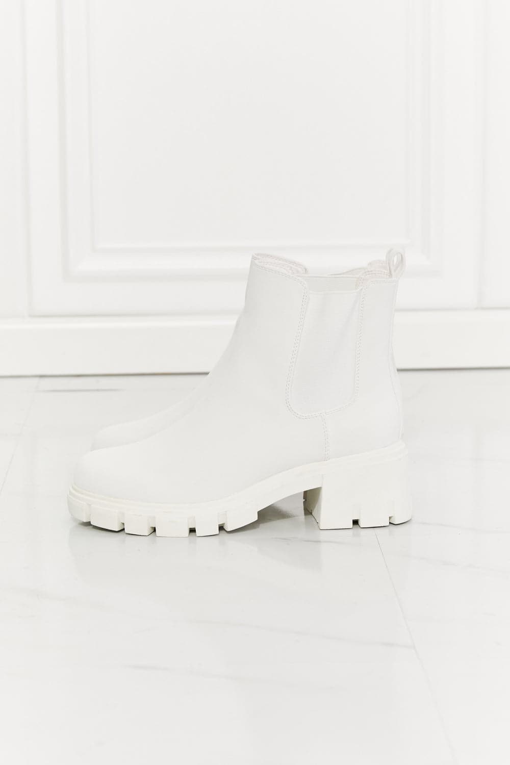 MMShoes Work For It Matte Lug Sole Chelsea Boots in White.