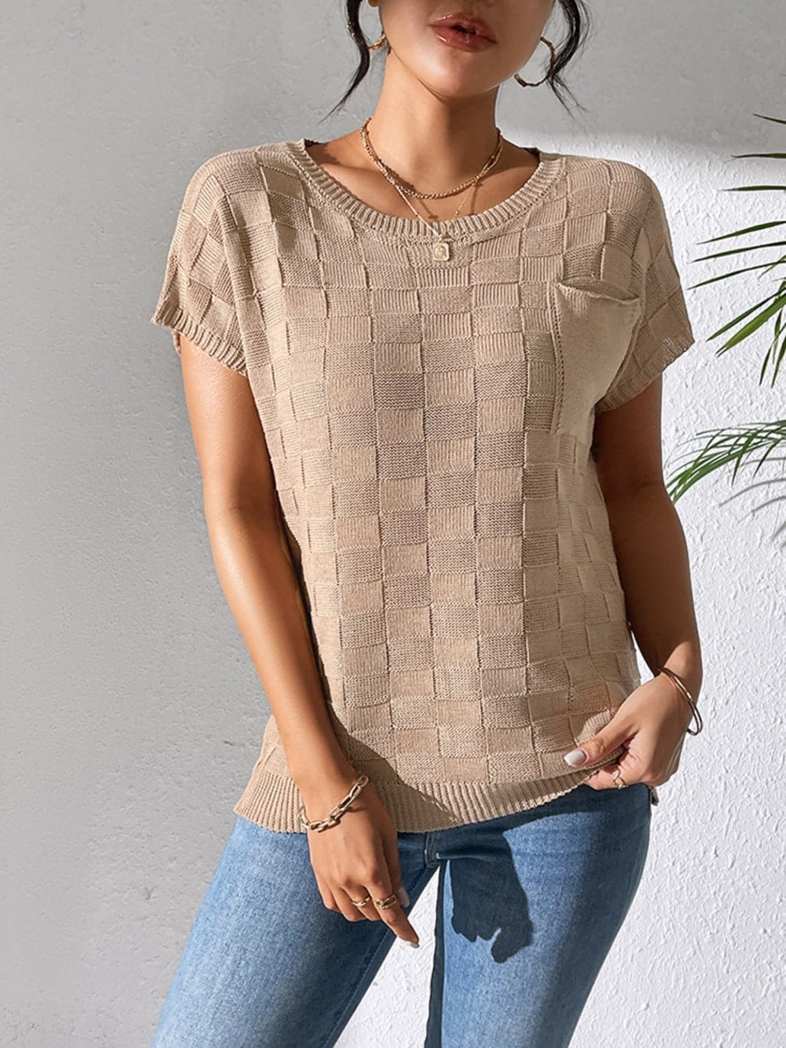 Round Neck Short Sleeve Knit Top.