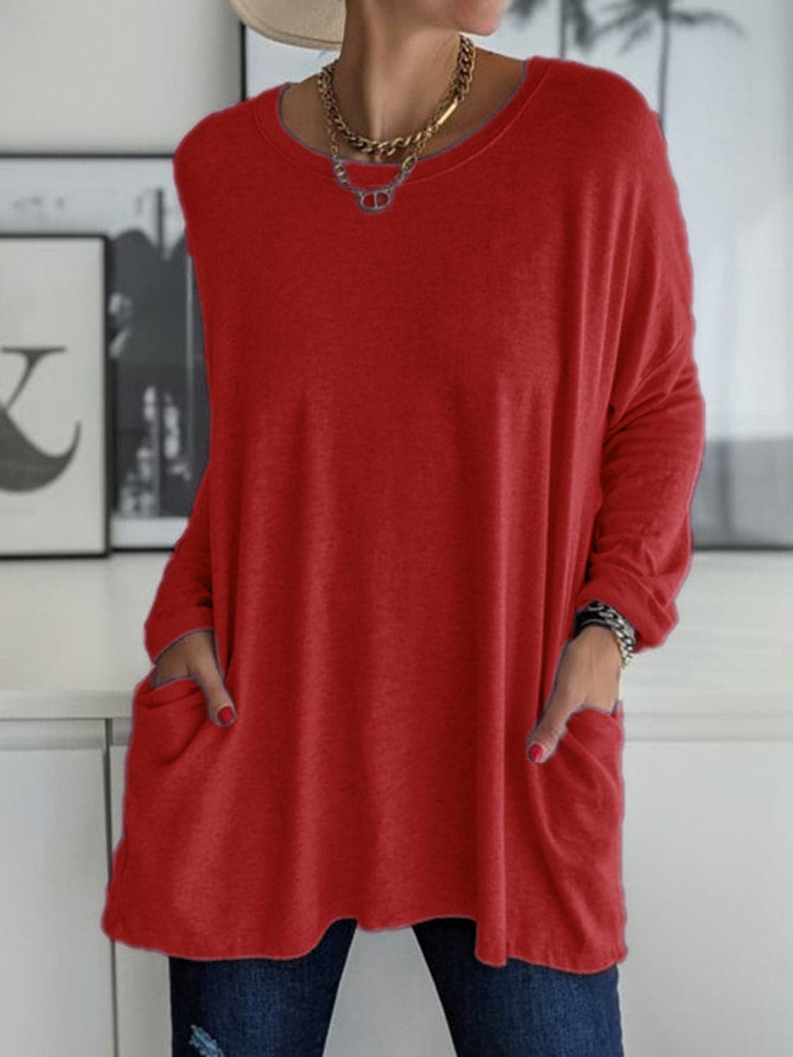 Chic and comfy round neck long sleeve tee with pockets