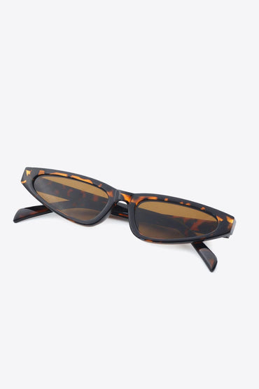 Polycarbonate Frame UV400 Cat Eye Sunglasses.