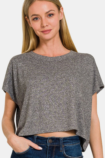 Zenana Short Sleeve Round Neck Cropped T-Shirt.