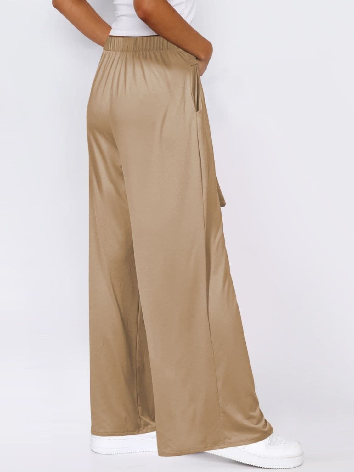 Chic tied wide-leg pants with convenient pockets