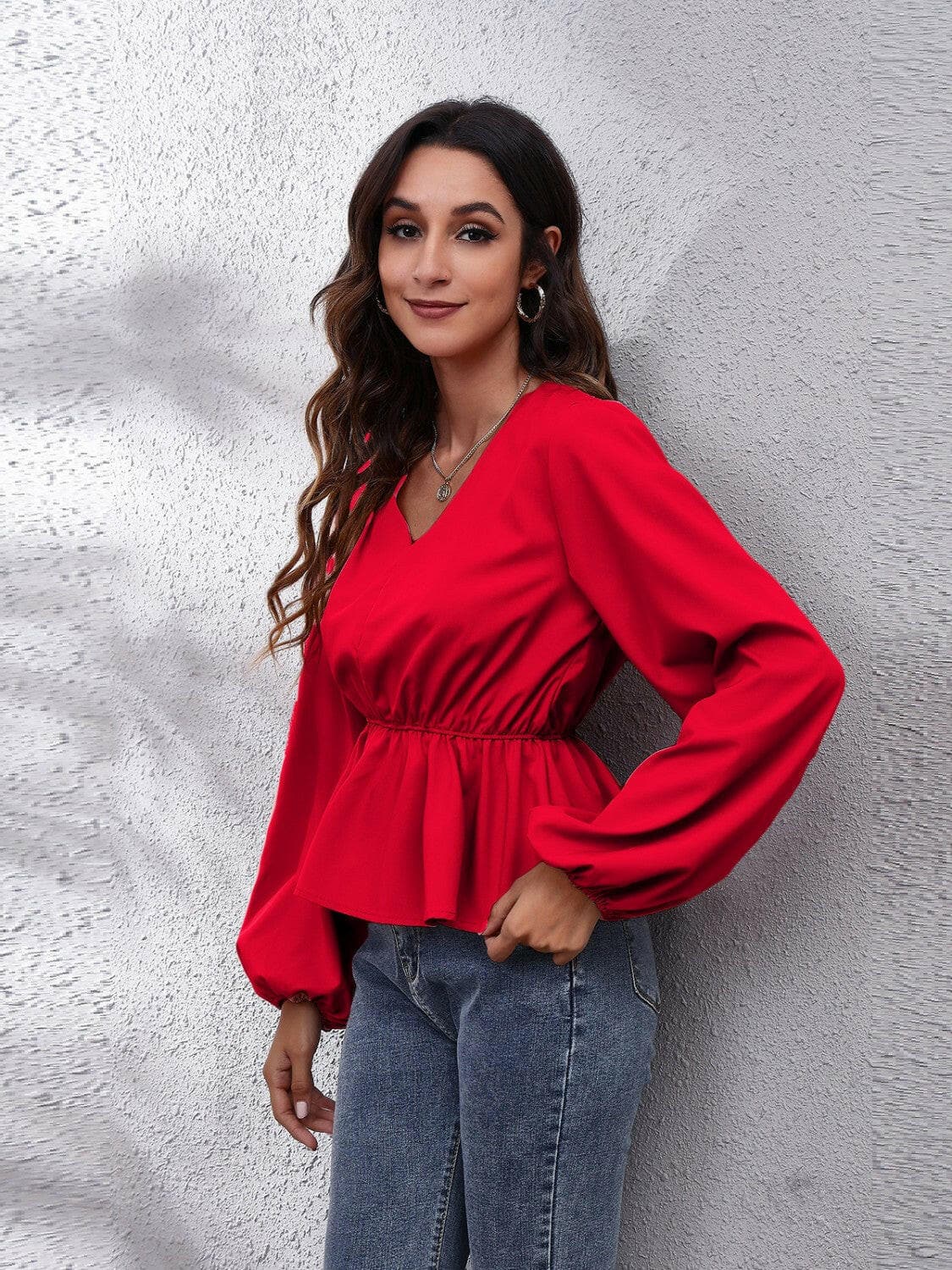 V-Neck Balloon Sleeve Peplum BlouseUpgrade Your Style with the V-Neck Balloon Sleeve Peplum Blouse
 Step up your fashion game with this elegant V-Neck Balloon Sleeve Peplum Blouse that effortlessly coLove Salve -Neck Balloon Sleeve Peplum BlouseBlouses