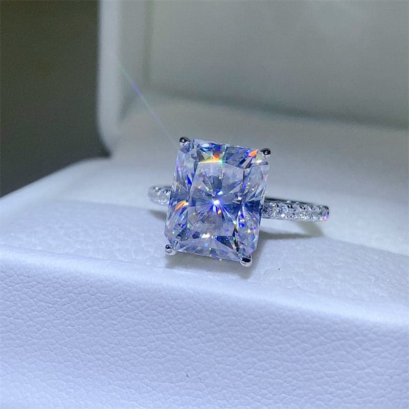 Elegant 5 Carat Moissanite and Zircon Ring in 925 Sterling Silver