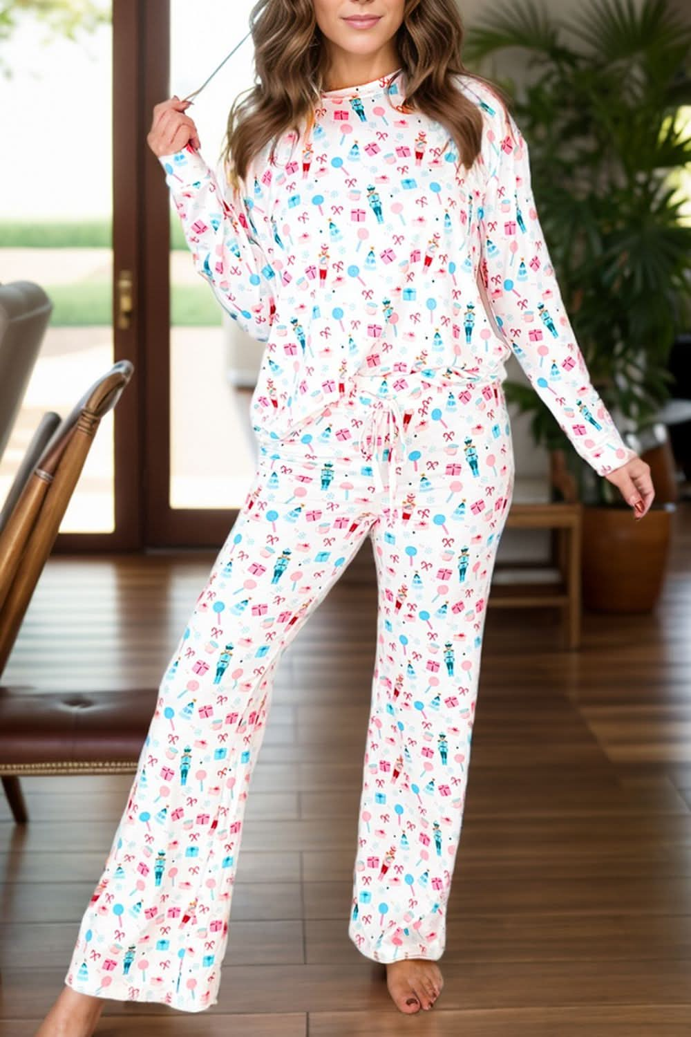 Stylish Printed Lounge Set with Round Neck Long Sleeve Top and Pants