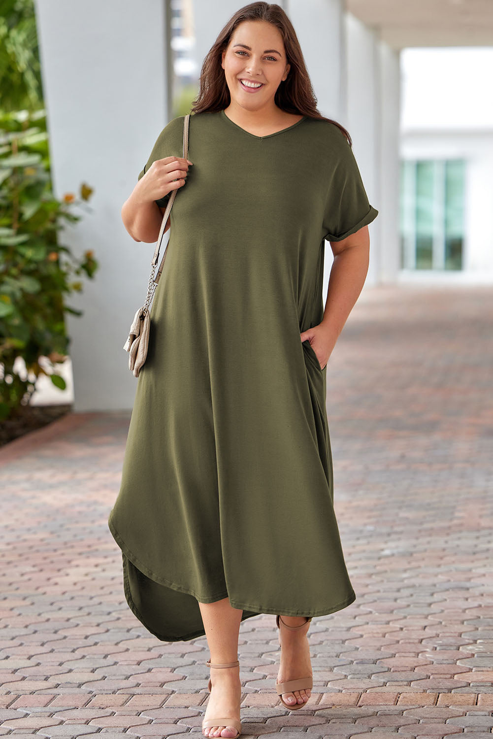 Vibrant Green Plus Size V-Neck Maxi Dress with Rolled Cuffs and Pockets