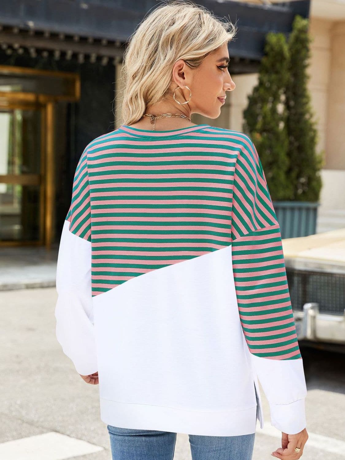 Slit Contrast Striped Long Sleeve Sweatshirt.