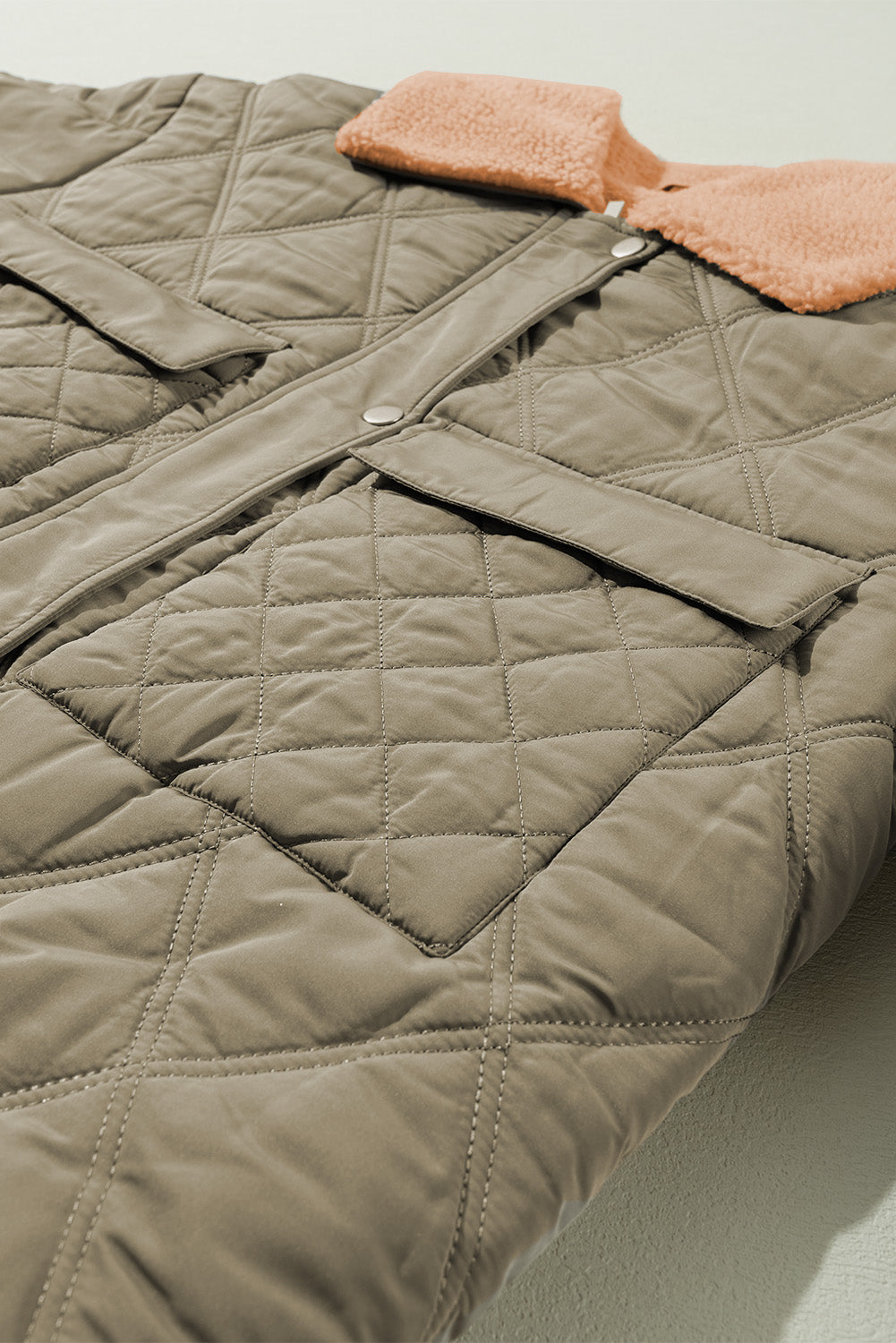 Cozy jungle green quilted puffer jacket with teddy collar and flap pockets