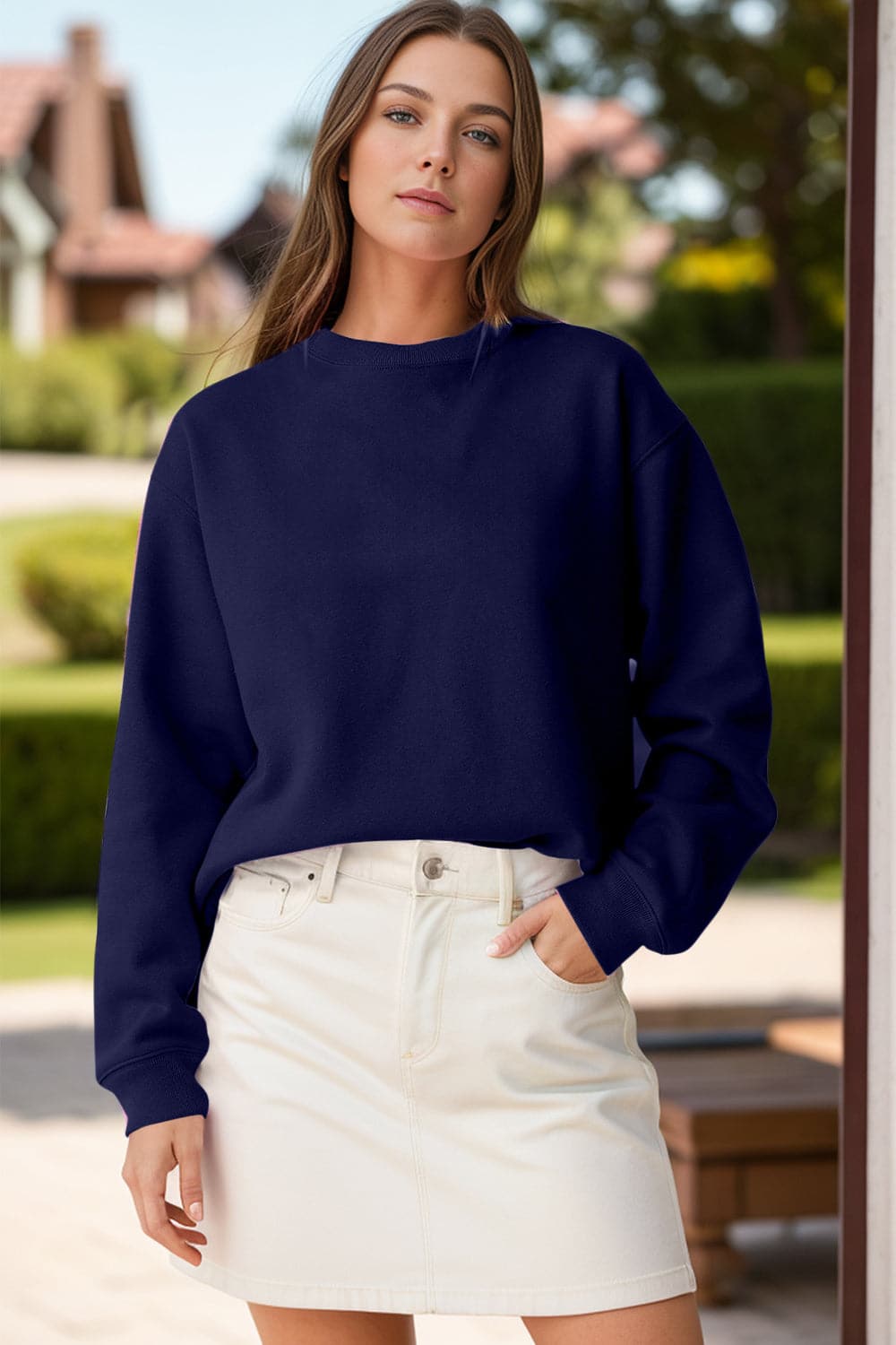 Round Neck Long Sleeve Sweatshirt.