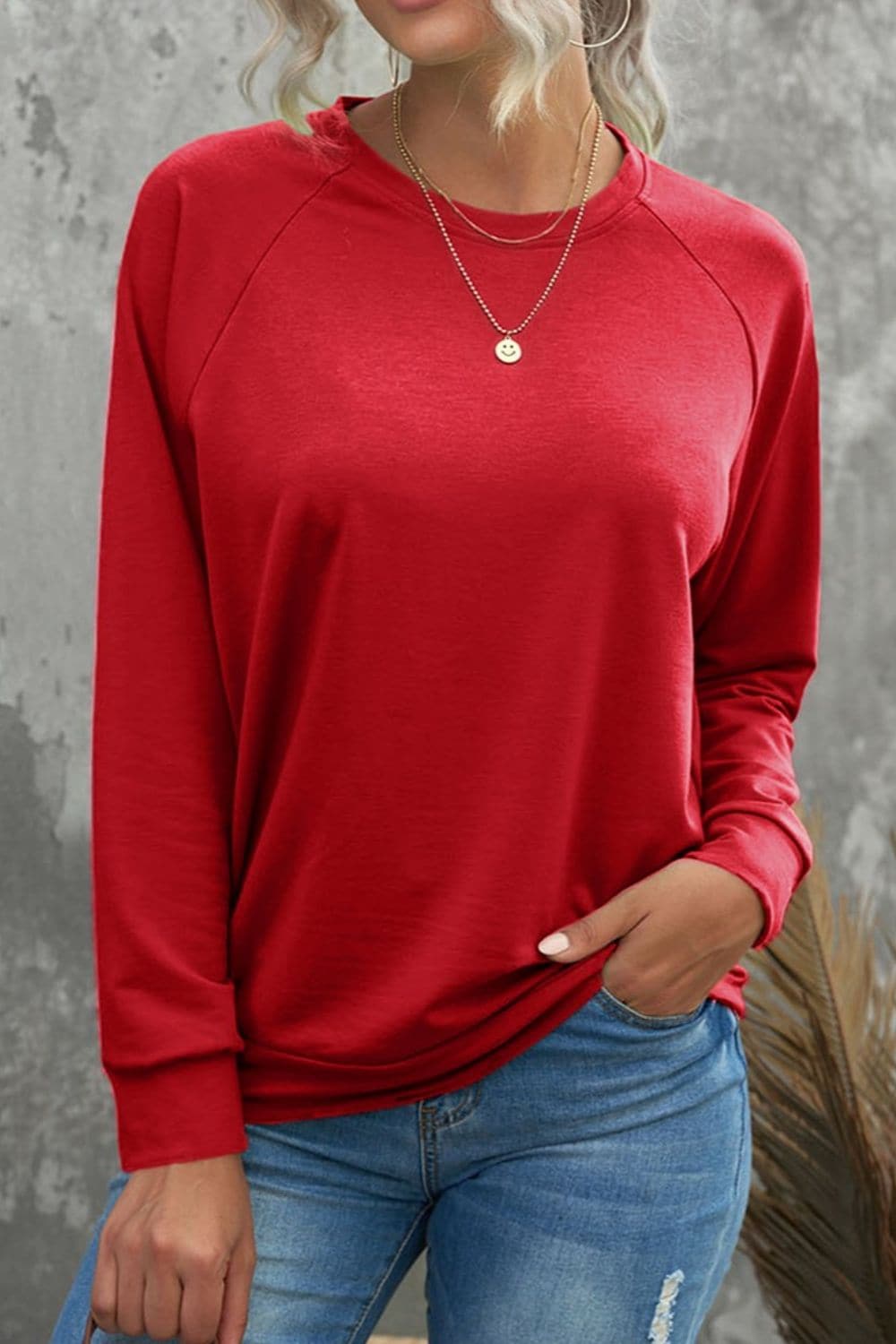 Round Neck Long Sleeve Sweatshirt.