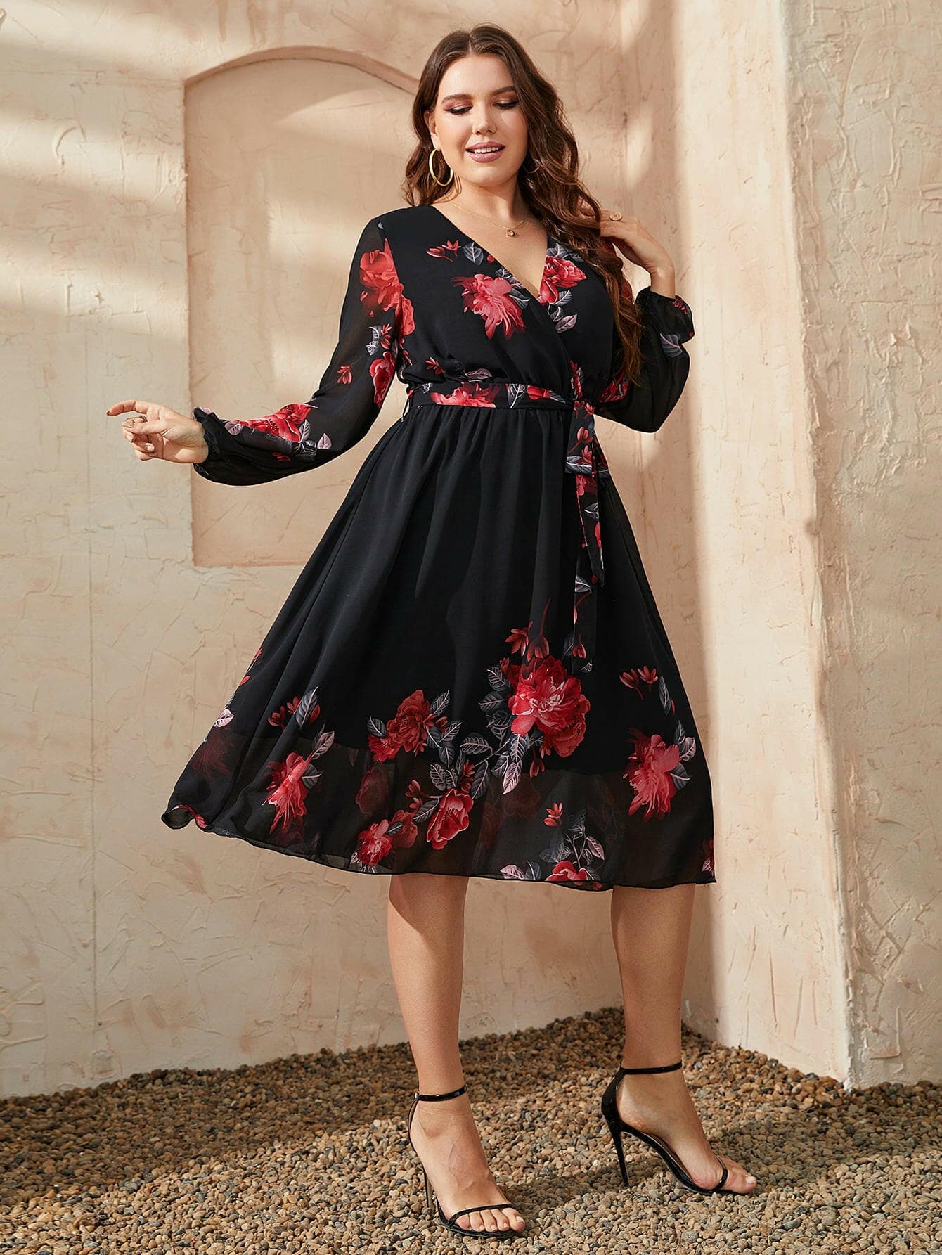 Plus Size Floral Surplice Neck Tie Waist DressUpgrade Your Wardrobe with Our Plus Size Floral Dress!
 
 
Style: Classy and Chic
 
Pattern Type: Floral
 
Neckline: Surplice
 
Length: Midi
 
Sleeve Length: Long BaLove Salve Size Floral Surplice Neck Tie Waist Dressplus