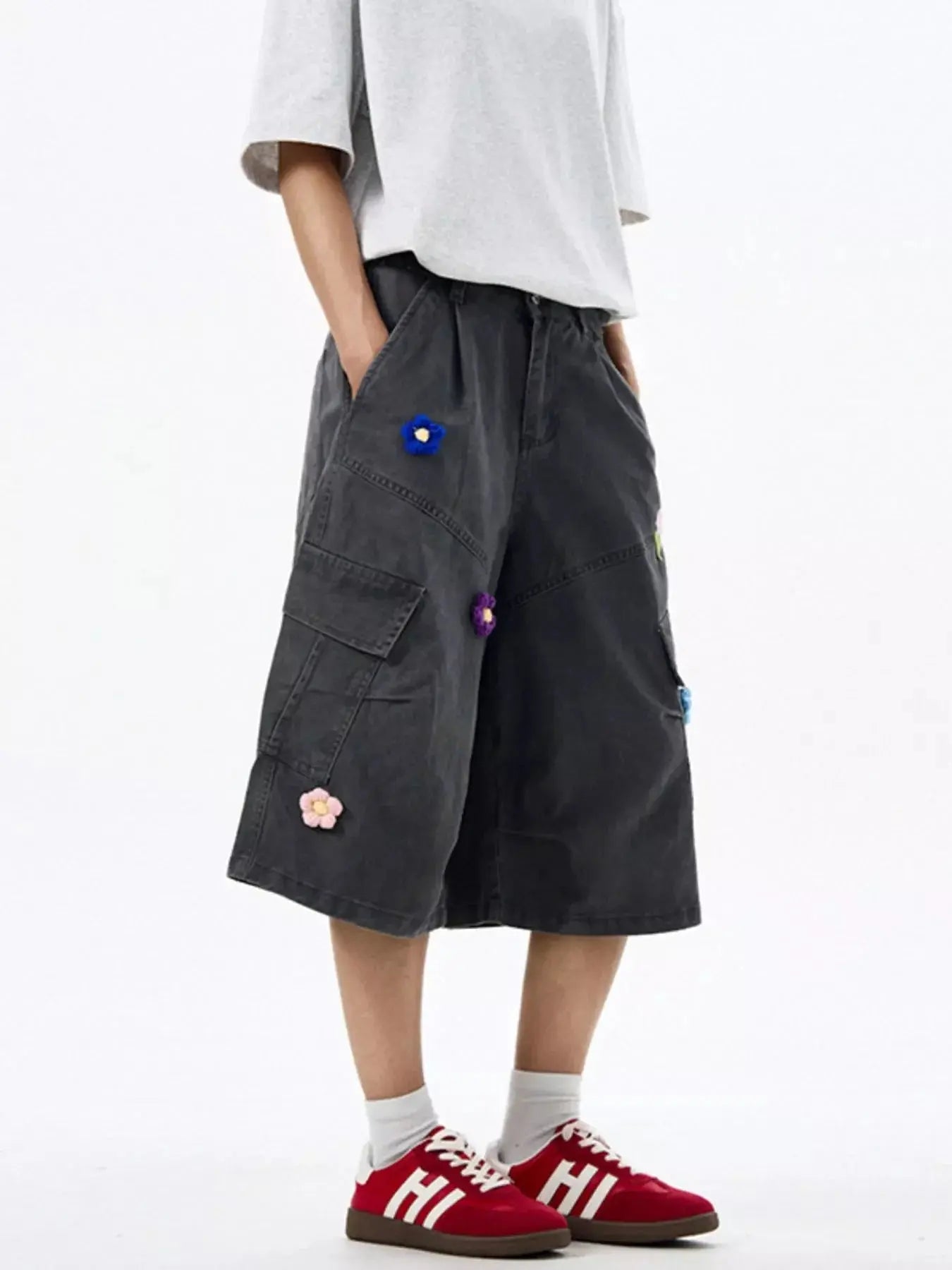 Men's Floral Appliqued Wide-Leg Cargo Shorts Simply Love