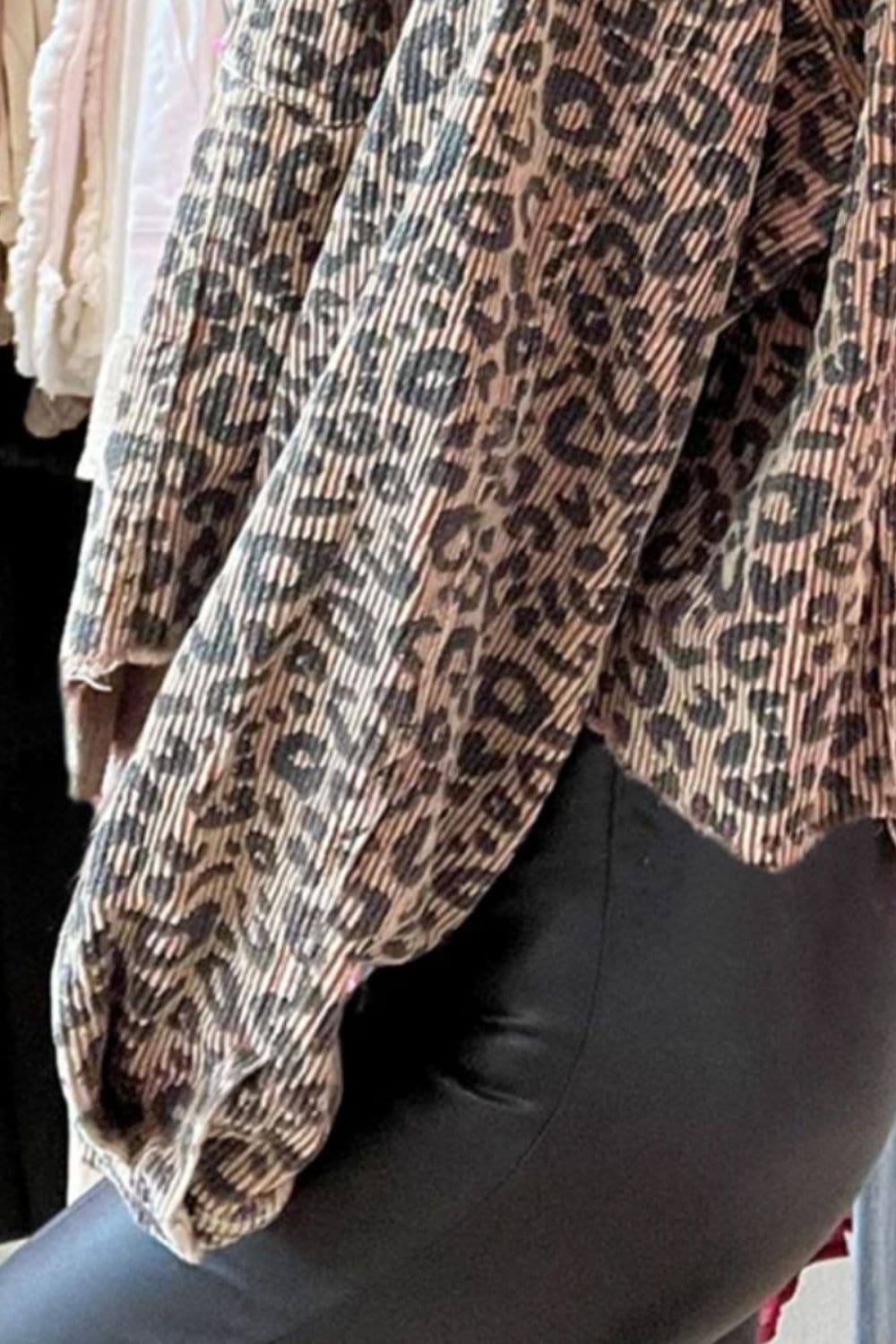 Leopard Button Down Long Sleeve JacketFeatures: Pocketed
Thickness: Normal
Body: Not lined
Material composition: 100% polyester
Care instructions: Machine wash cold. Tumble dry low.
Imported


Size
US
BuLove Salve Long Sleeve JacketOuterwear