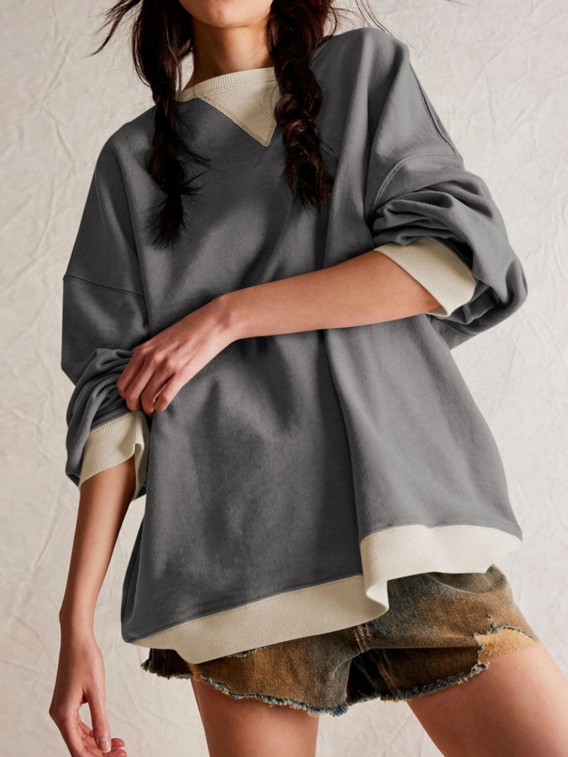 Stylish dropped shoulder long sleeve sweatshirt with contrast detailing