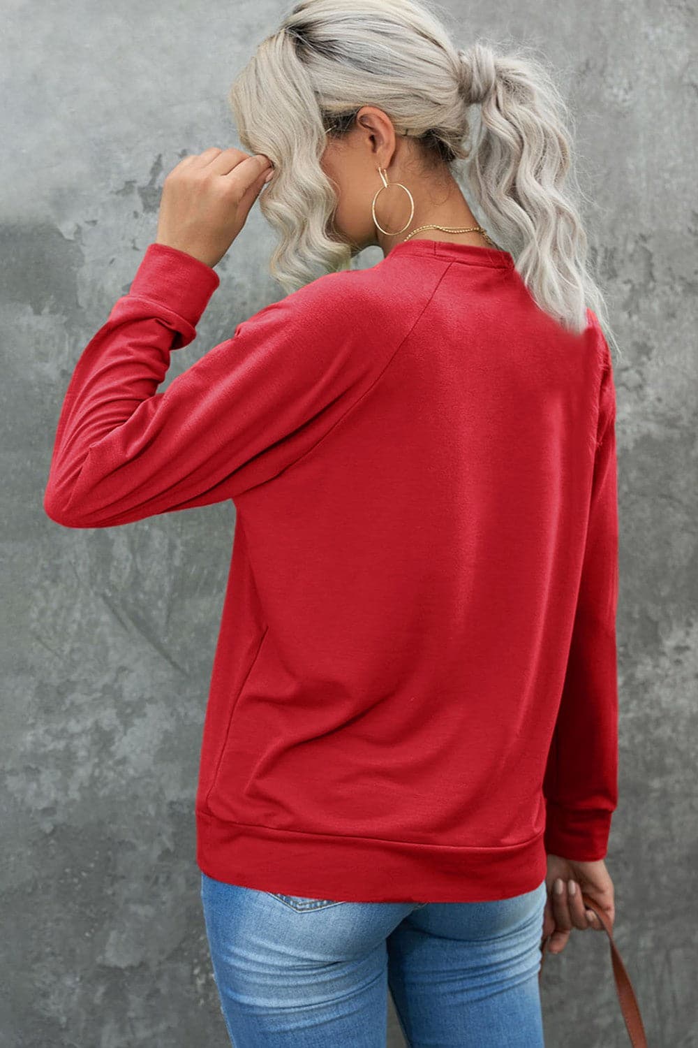 Round Neck Long Sleeve Sweatshirt.