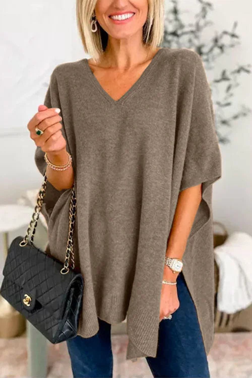 Chic v-neck knit top with slit