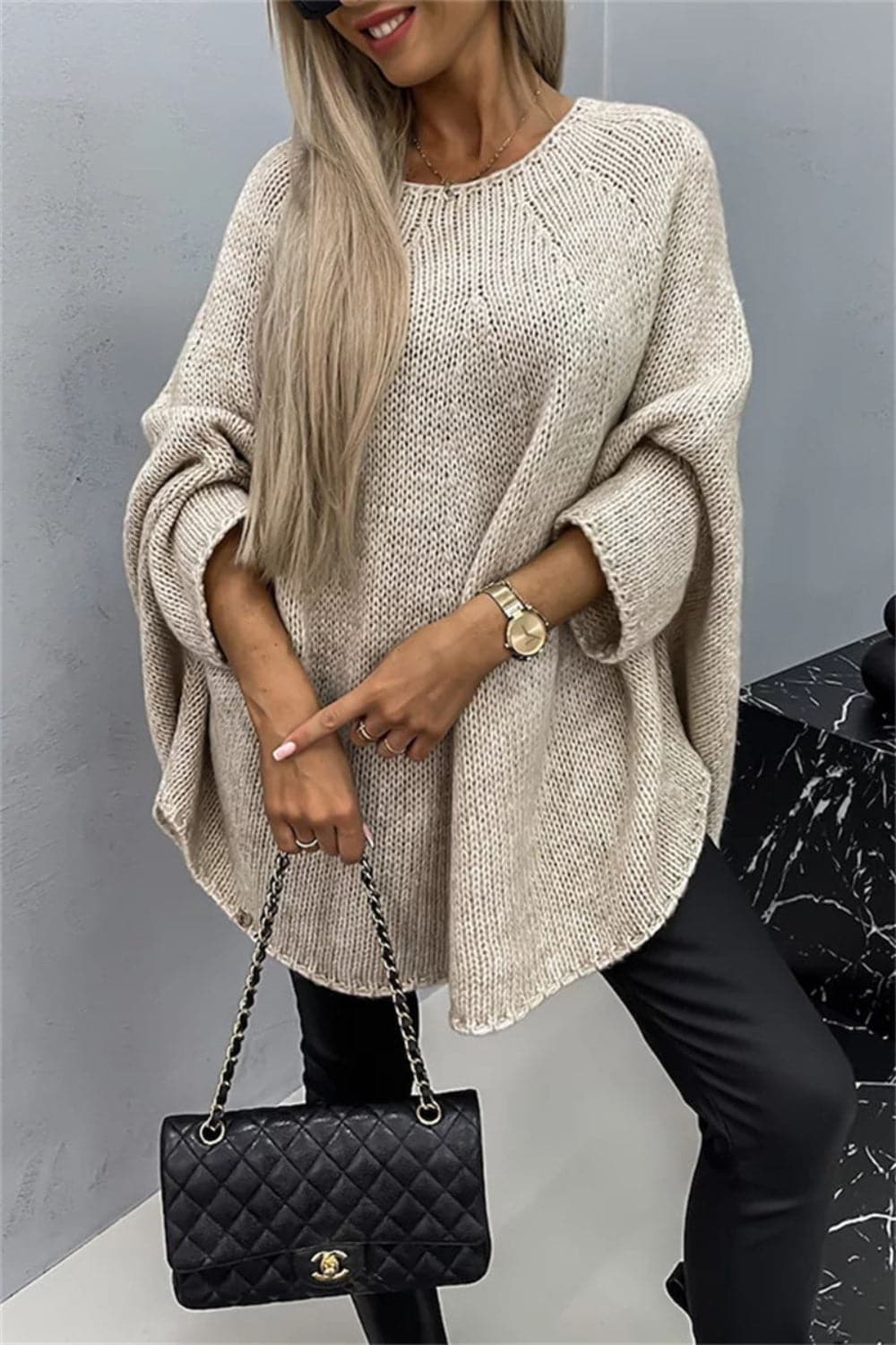 Round Neck Batwing Sleeve Sweater.