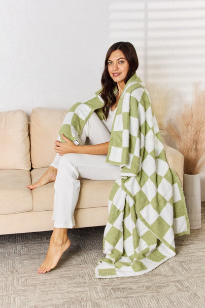 Chic checkered throw blanket for cozy elegance