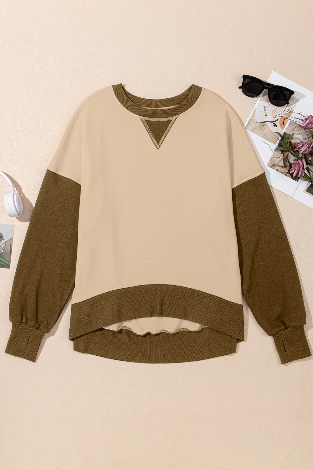 Contrast Round Neck Long Sleeve Sweatshirt.