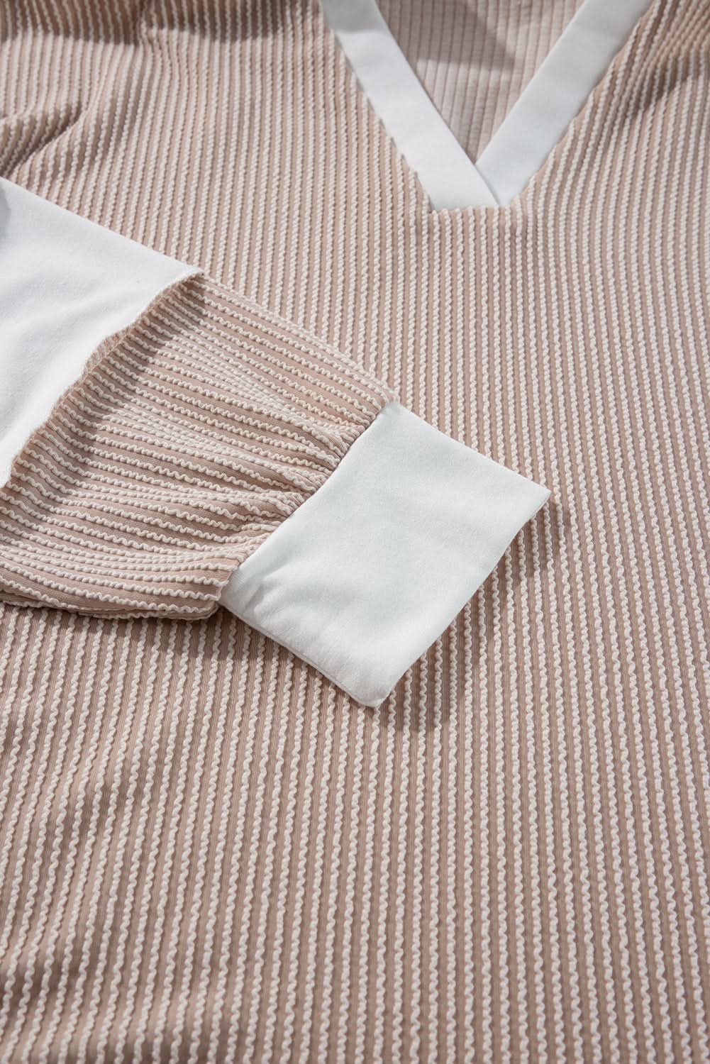 Chic colorblock v-neck top with slits - Love Salve 