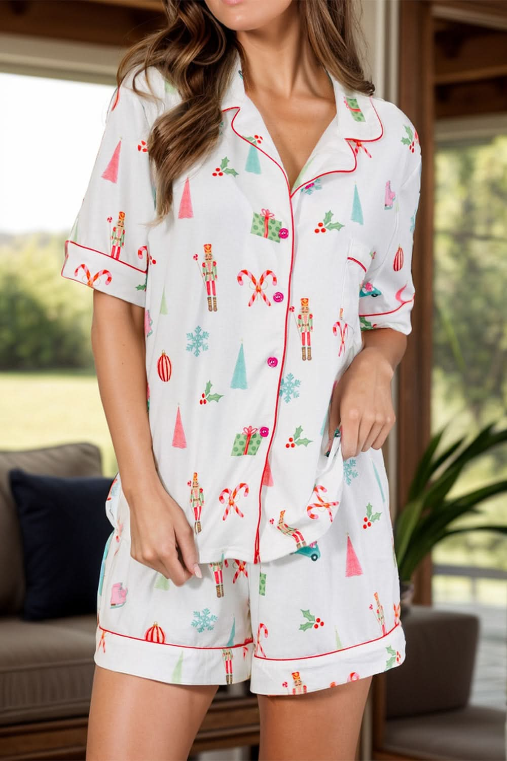 Trendy pocketed lounge set for women with holiday print design.