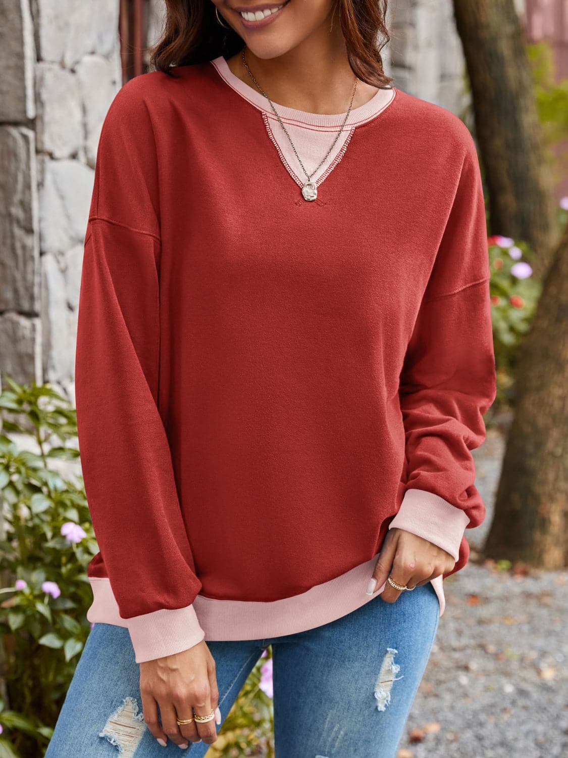 Contrast Round Neck Long Sleeve Sweatshirt.