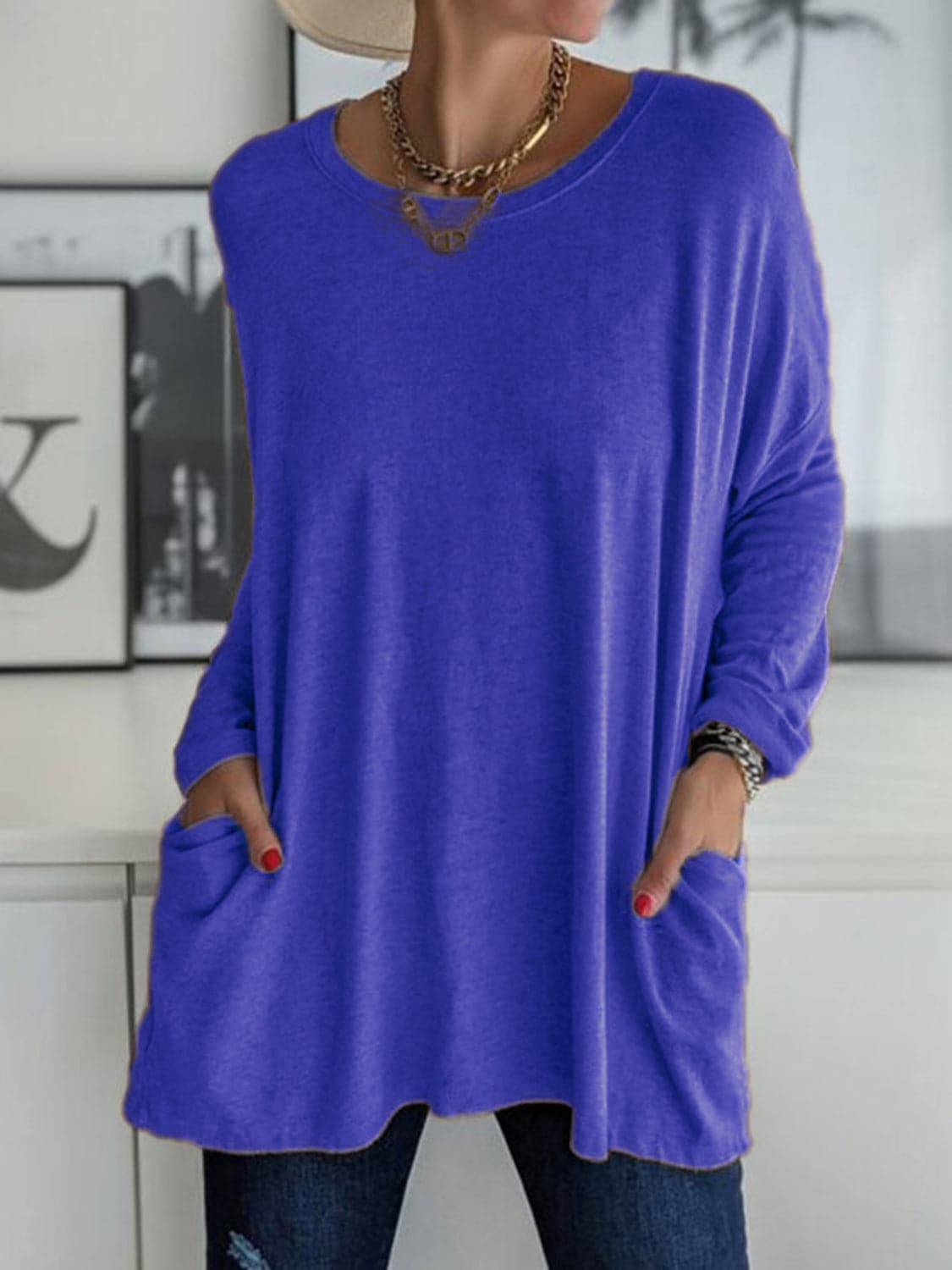 Chic and comfy round neck long sleeve tee with pockets