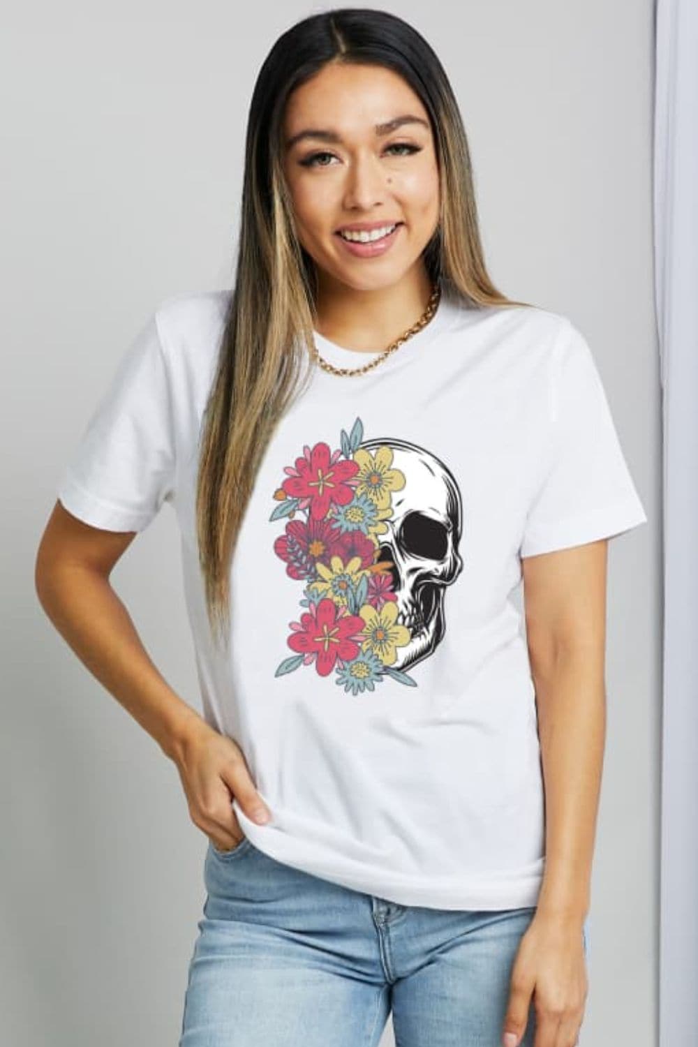 Casual cotton t-shirt with vibrant skull graphic