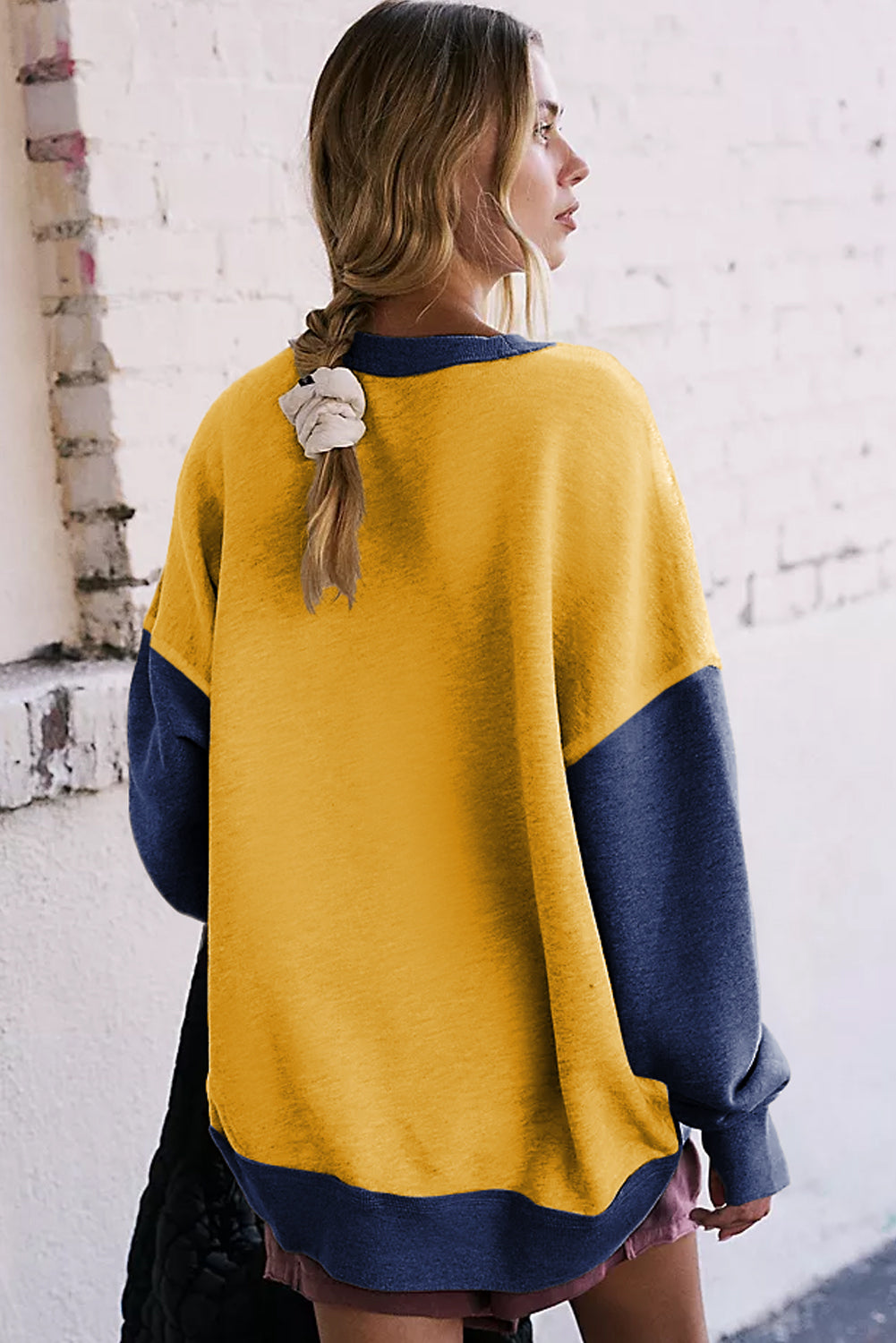 Chic yellow color block sweatshirt with thumbhole sleeves