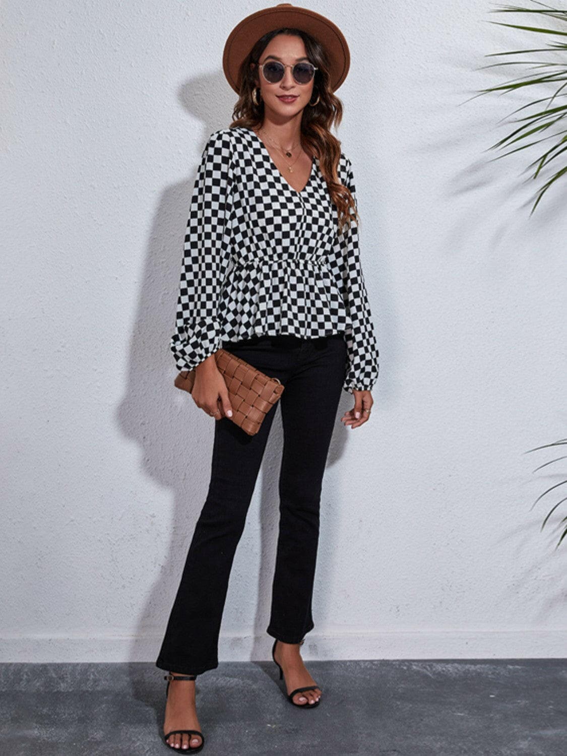 Checkered V-Neck Balloon Sleeve Peplum BlouseUpgrade Your Style with our Checkered V-Neck Balloon Sleeve Peplum Blouse!
 
 
Chic Design: Embrace a sophisticated look with the checkered pattern and flattering peLove Salve -Neck Balloon Sleeve Peplum BlouseBlouses