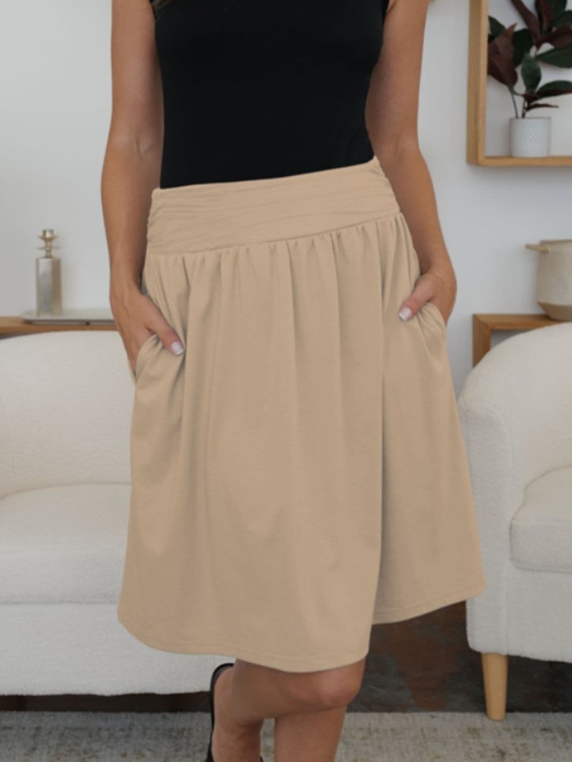 Chic pocketed elastic waist skirt for effortless style