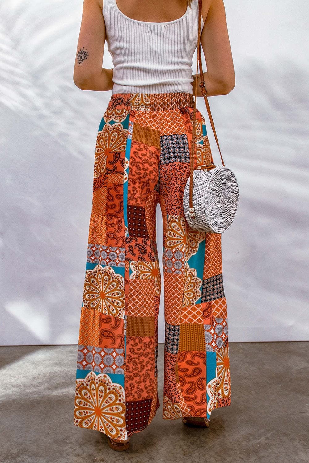 Chic printed wide leg pants with drawstring detail