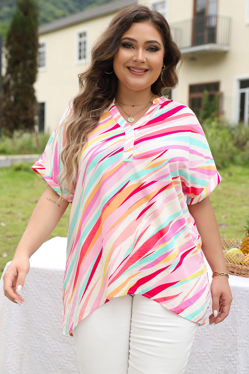 Chic white abstract print plus-size top with notched neckline