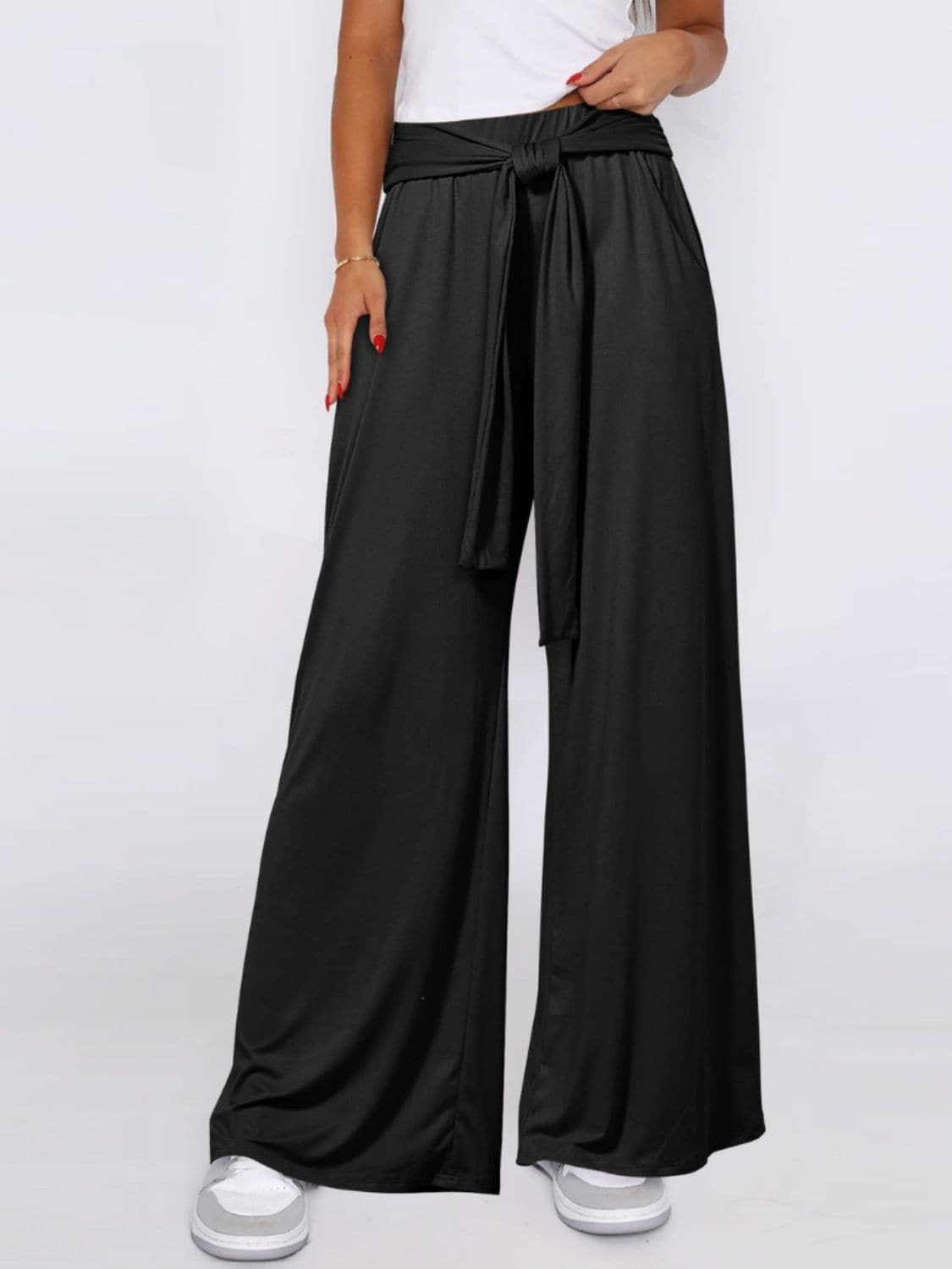 Chic tied wide-leg pants with convenient pockets