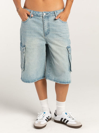 Jeansshorts mit mittelhohem Bund und Taschen