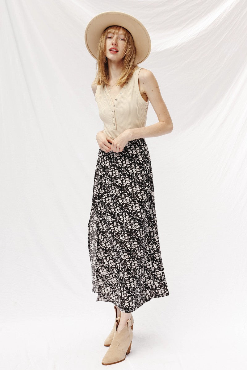 Maxi skirt with slit detail Miss Sparkling