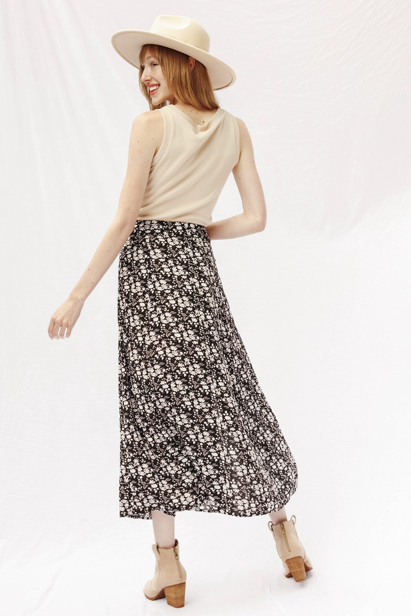 Maxi skirt with slit detail Miss Sparkling