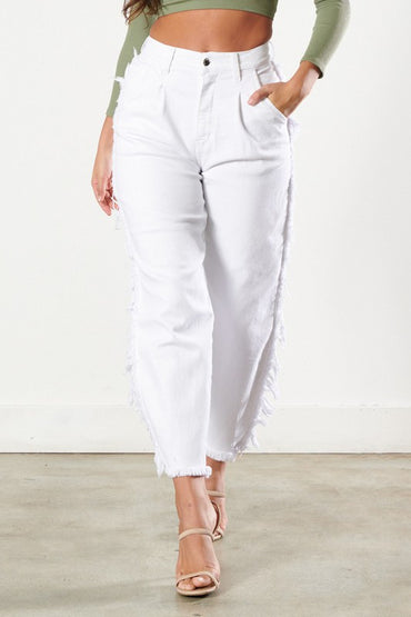 Chic slouchy white denim jeans